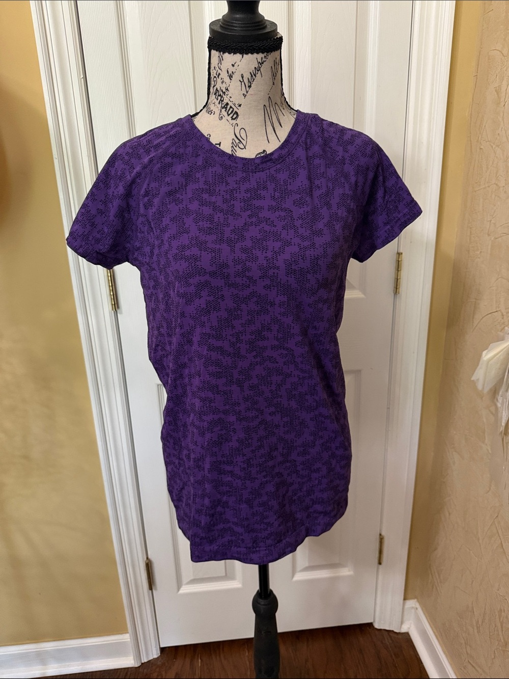 Athleta Purple Short-Sleeve Patterned Tee